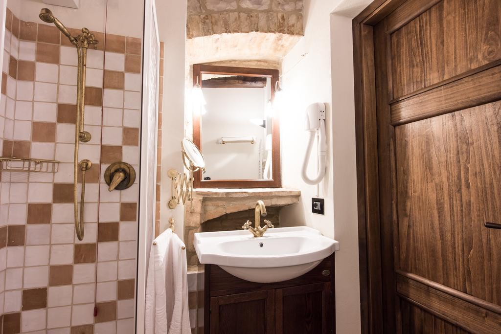 Domus In Castro Bed & Breakfast Montecchio  Phòng bức ảnh